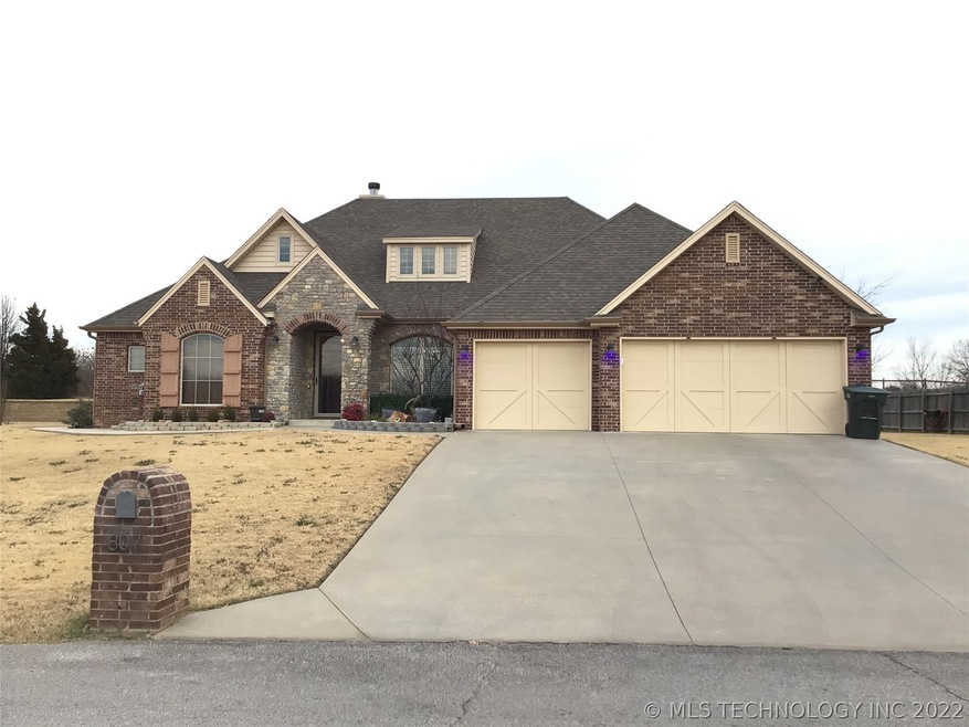 807 S Tallchief Ave, Skiatook, OK 74070 - photo 1