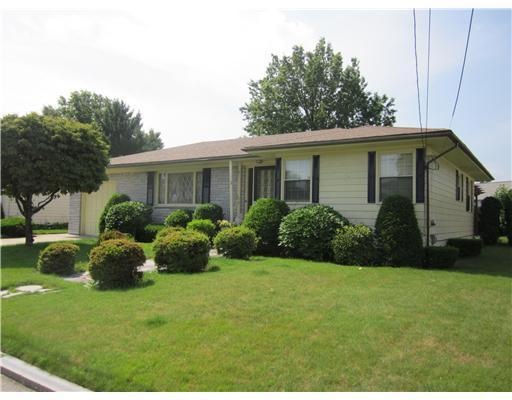 2 Wardlaw Ct, Providence, RI 02908 - photo 1