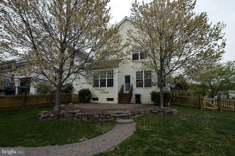 26173 Lands End Dr, Chantilly, VA 20152 - photo 1