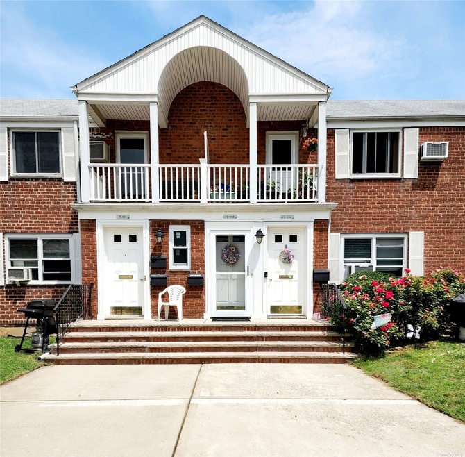 7355 260th St unit 2nd Fl, Glen Oaks, NY 11004 - photo 1