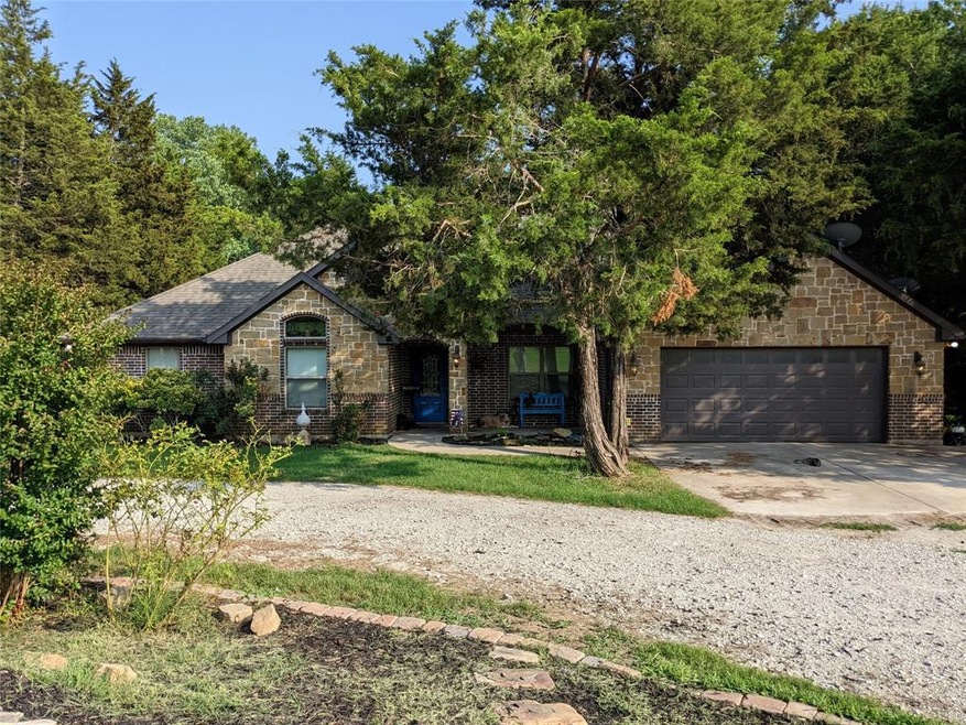 638 Cemetery Rd, Decatur, TX 76234 - photo 1