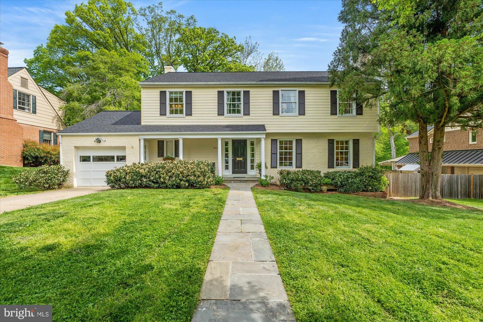 904 Emerald Dr, Alexandria, VA 22308 - photo 1