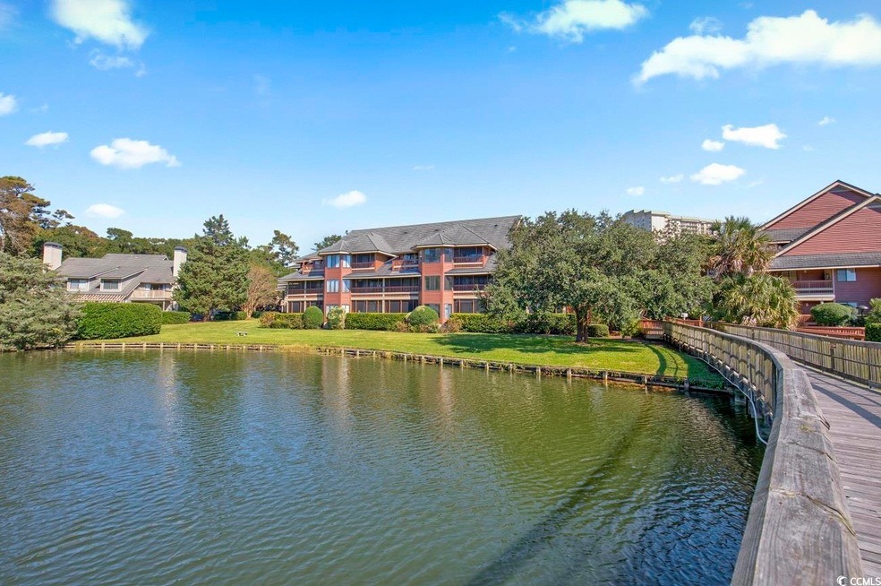 Arrowhead Court serene natural lake location with footbridge to community pool