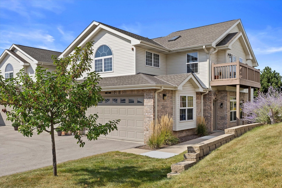 9285 S 51st St unit 703, Franklin, WI 53132 - photo 1