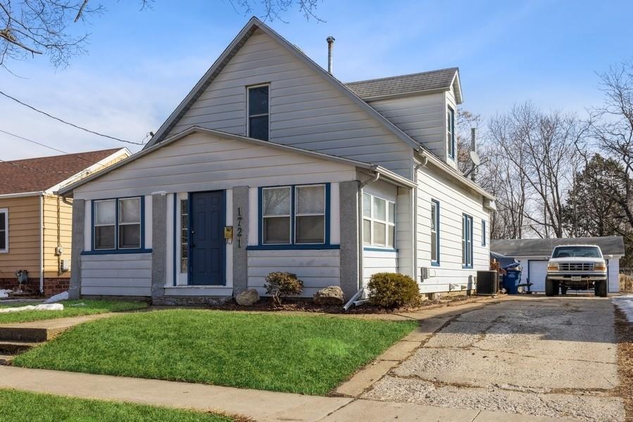 1721 E 23rd St, Des Moines, IA 50317 - photo 1