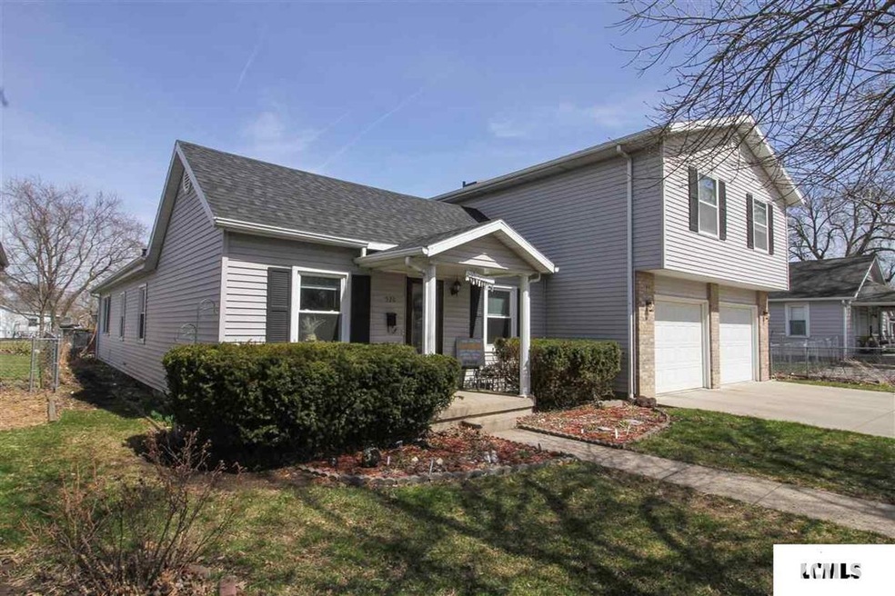 520 Decatur St, Lincoln, IL 62656 - photo 1