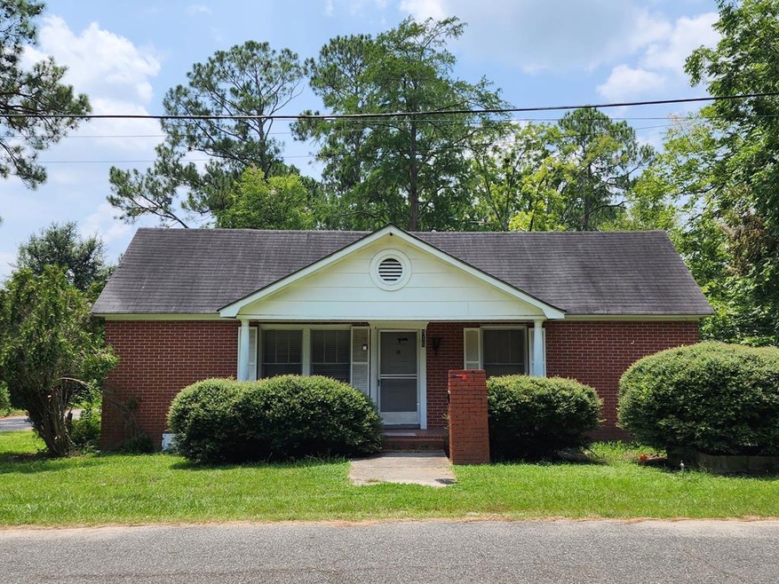 515 E Chattahoochee St, Fitzgerald, GA 31750 - photo 1