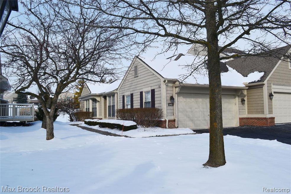 2462 Wildbrook Run, Bloomfield Hills, MI 48304 - photo 1