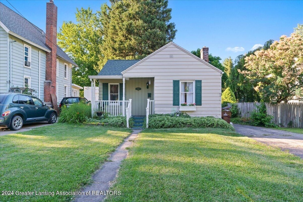 616 W Jefferson St, Grand Ledge, MI 48837 - photo 1