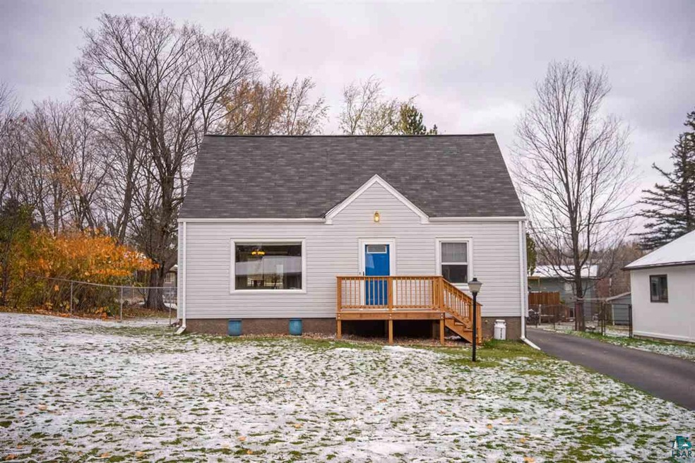 2127 Hillcrest Dr, Duluth, MN 55811 - photo 1