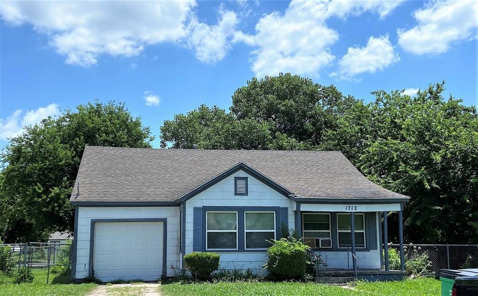 1712 Buck St, Gainesville, TX 76240 - photo 1