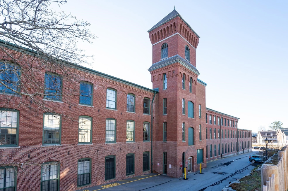 Emerson Mills unit M10, Pembroke, NH 03275 - photo 1