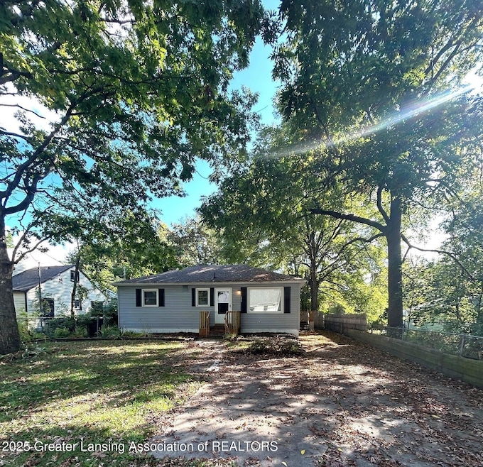 1523 Biltmore Blvd, Lansing, MI 48906 - photo 1