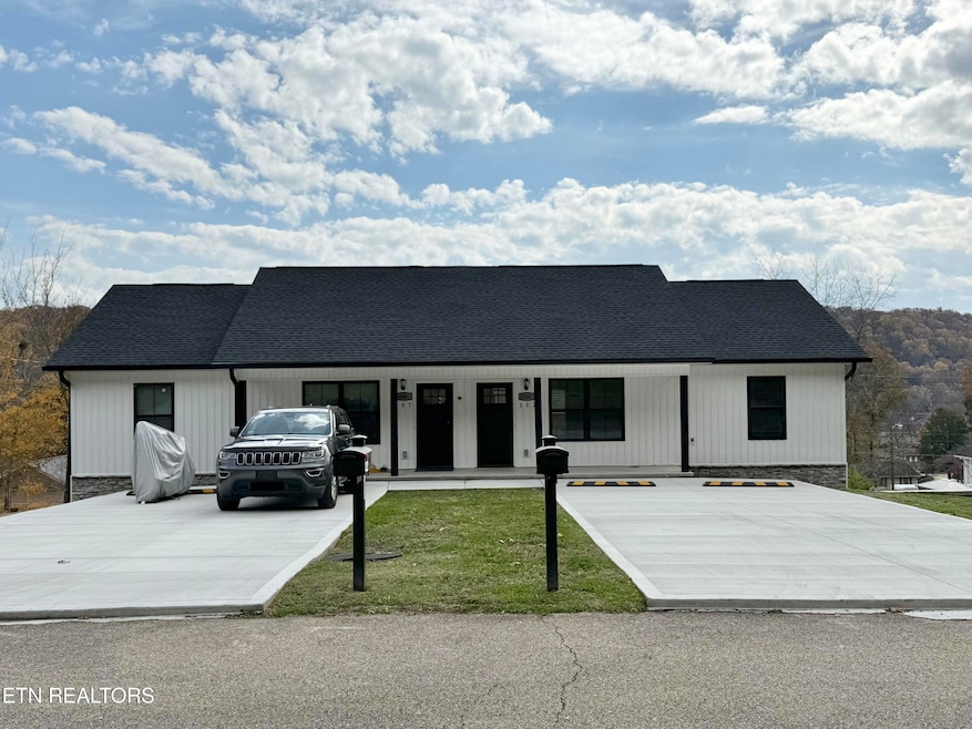 6844 Langston Dr unit 101/102, Knoxville, TN 37918 - photo 1