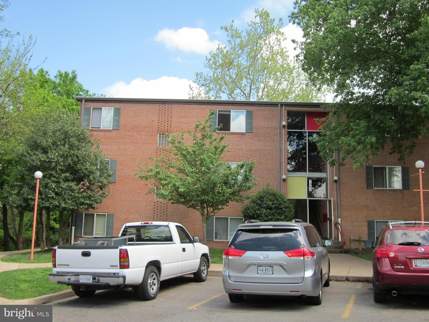 7493 Prince Charles Ct unit 10, Manassas, VA 20111 - photo 1