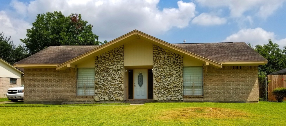 11431 Kirkmeadow Dr, Houston, TX 77089 - photo 1