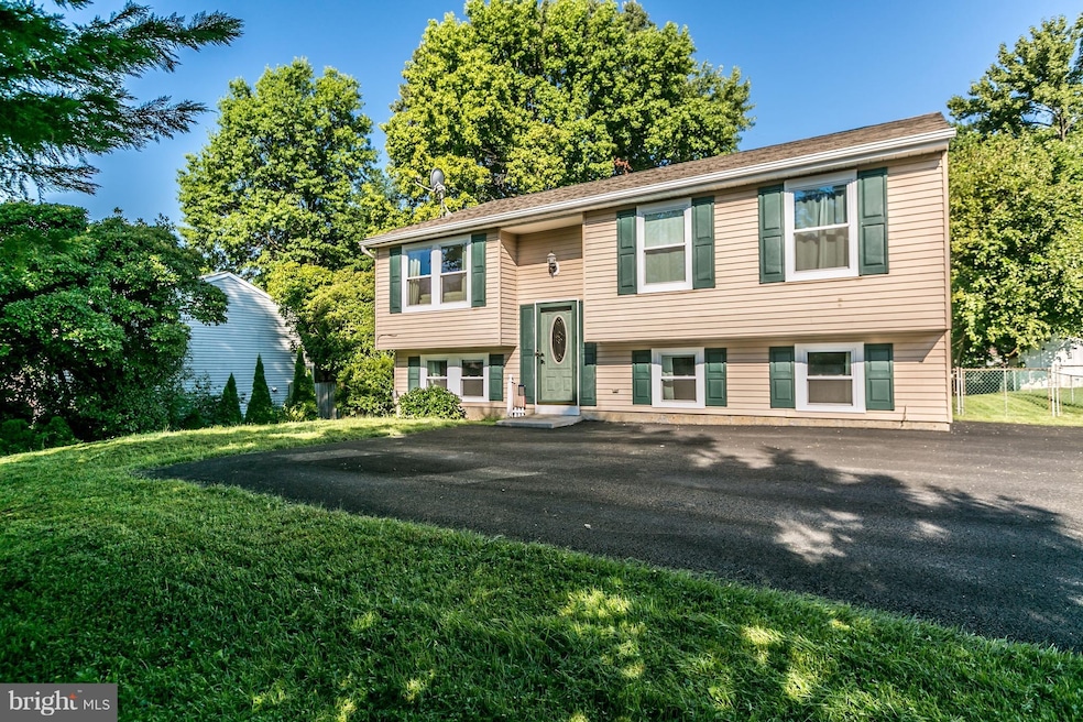 222 Compass Rd, Essex, MD 21221 - photo 1