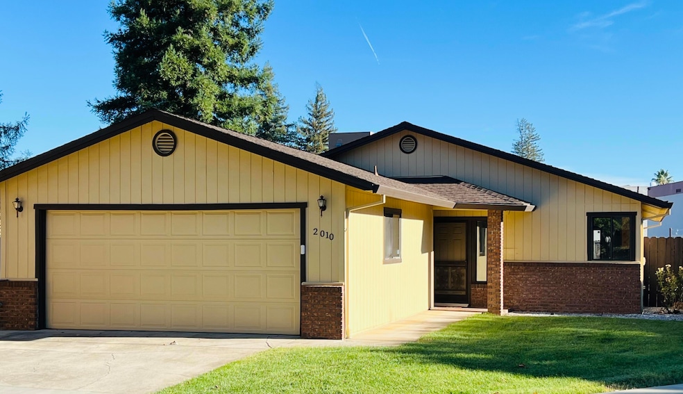 Front of 2010 Lazare Path