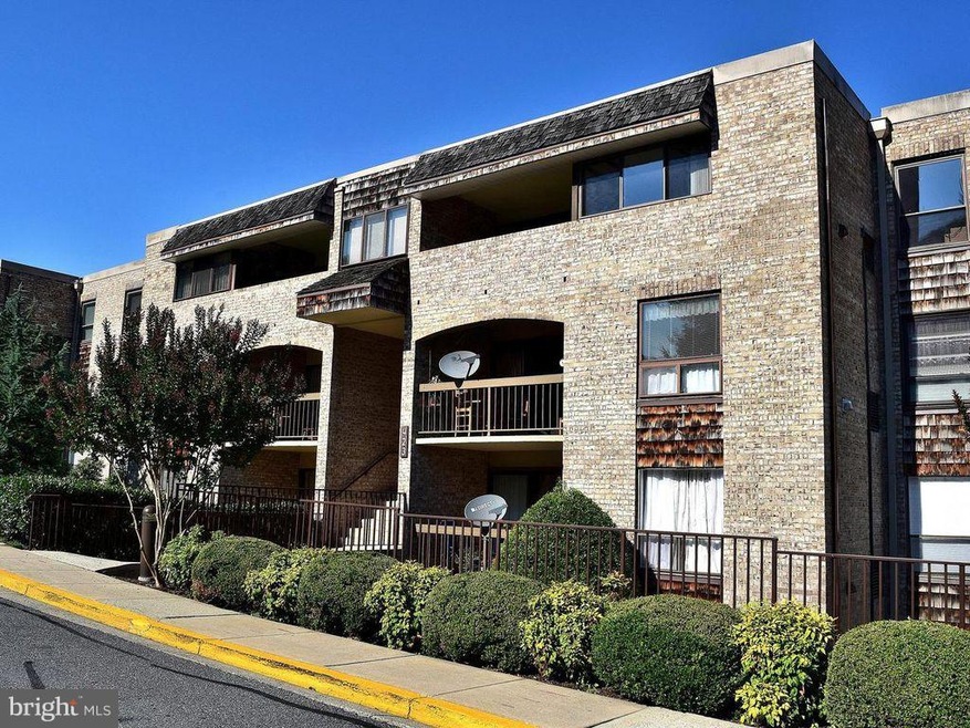 423 Christopher Ave unit T4, Gaithersburg, MD 20879 - photo 1