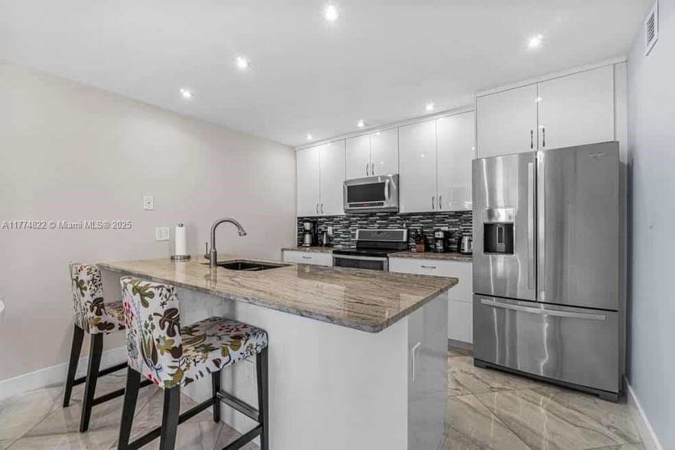 136 Waterside Dr unit 136, Hypoluxo, FL 33462 - photo 1