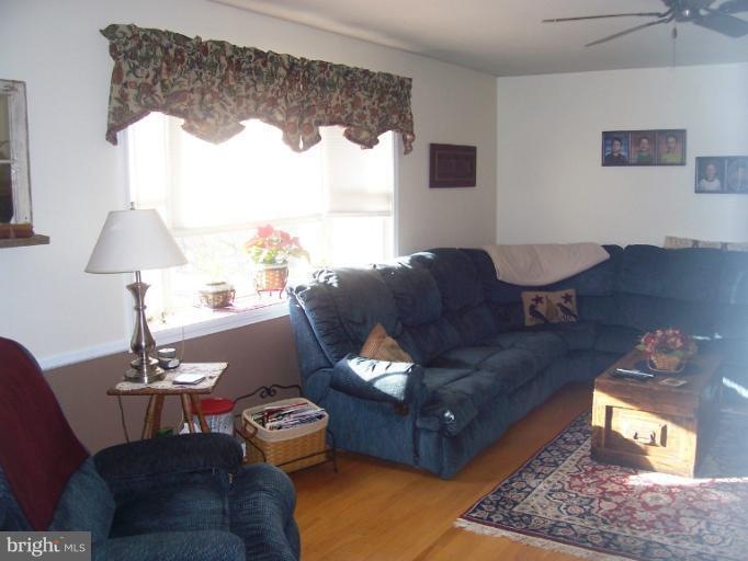 6997 Beachmont Dr, Sykesville, MD 21784 - photo 1