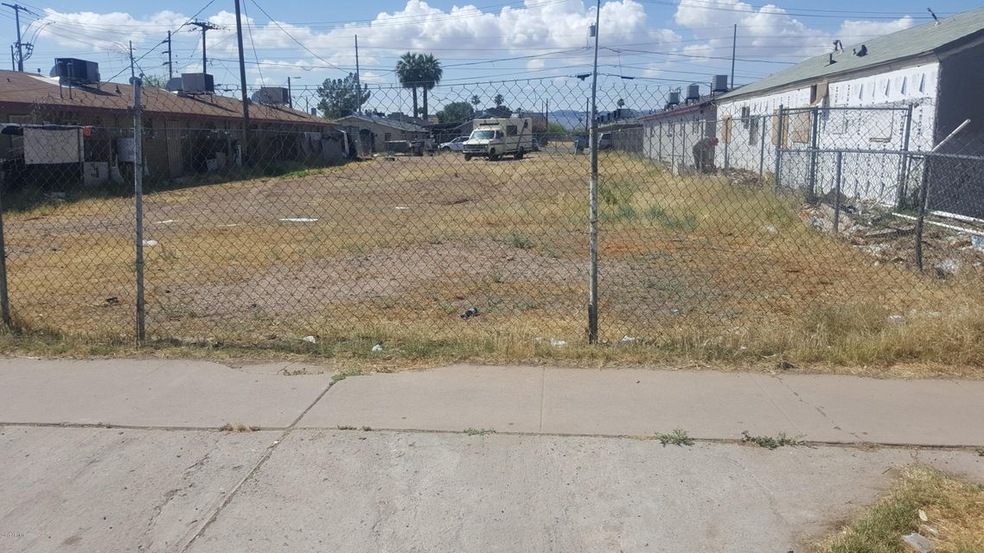 2233 E TAYLOR