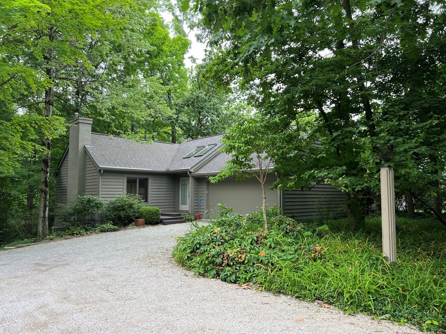 635 E Cooke Rd, Columbus, OH 43214 - photo 1