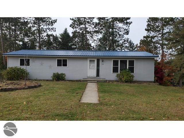 502 S Broad St, Harrison, MI 48625 - photo 1