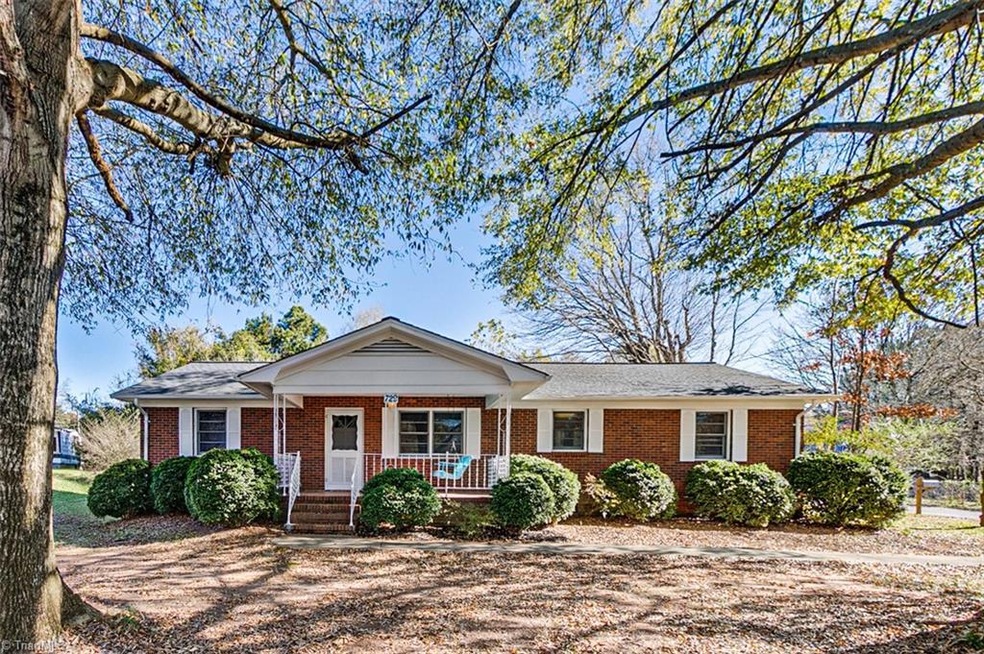 Cute brick ranch, perfect for first time buyers!