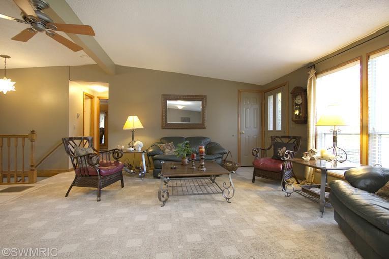 156 E Beech St NE, Cedar Springs, MI 49319 - photo 1