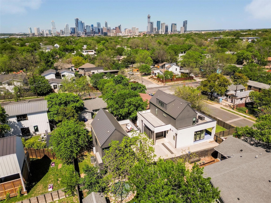 With downtown views, the gated compound is minutes from Zilker Park, SoCo, SoLa, & downtown!