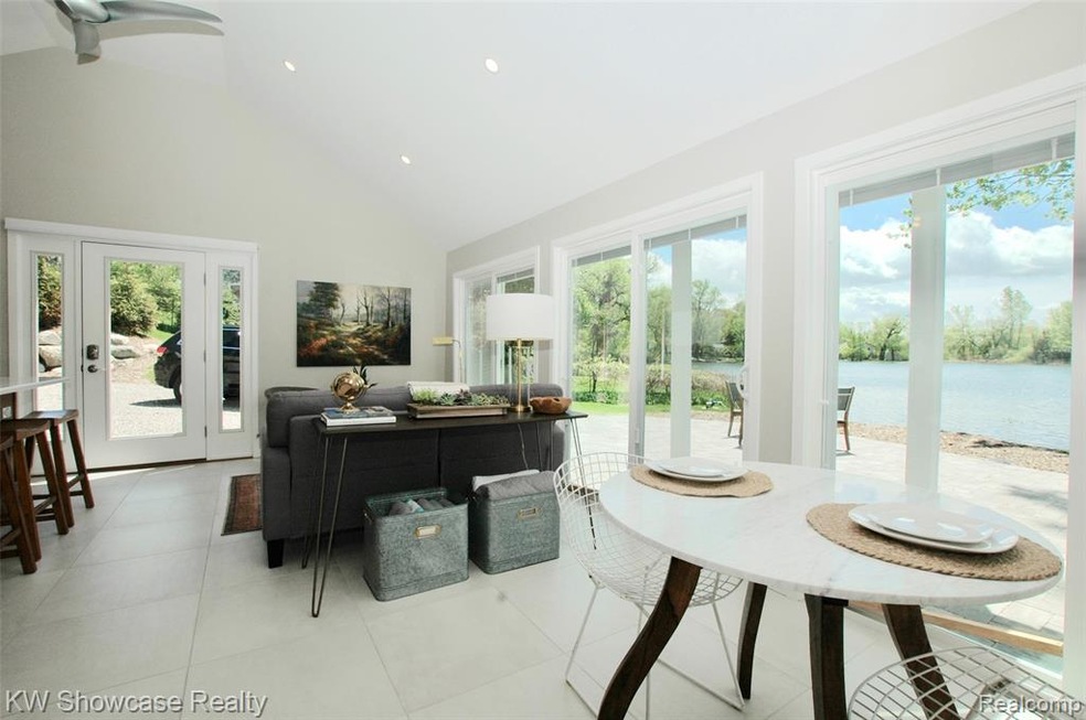 6885 Scotch Lake Dr, West Bloomfield, MI 48324 - photo 1