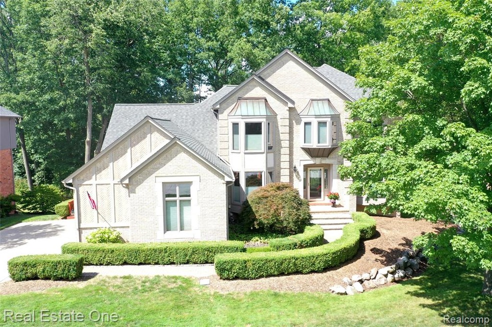 3254 Parkwood Dr, Rochester Hills, MI 48306 - photo 1