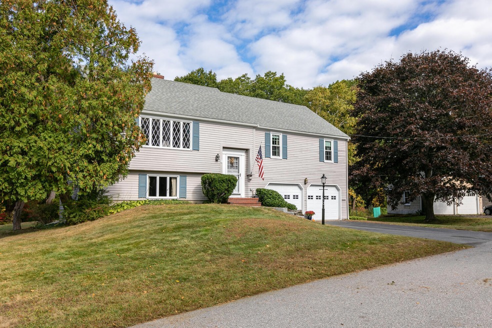7 Olde Colony Ln Cape-large-001-031-Fron