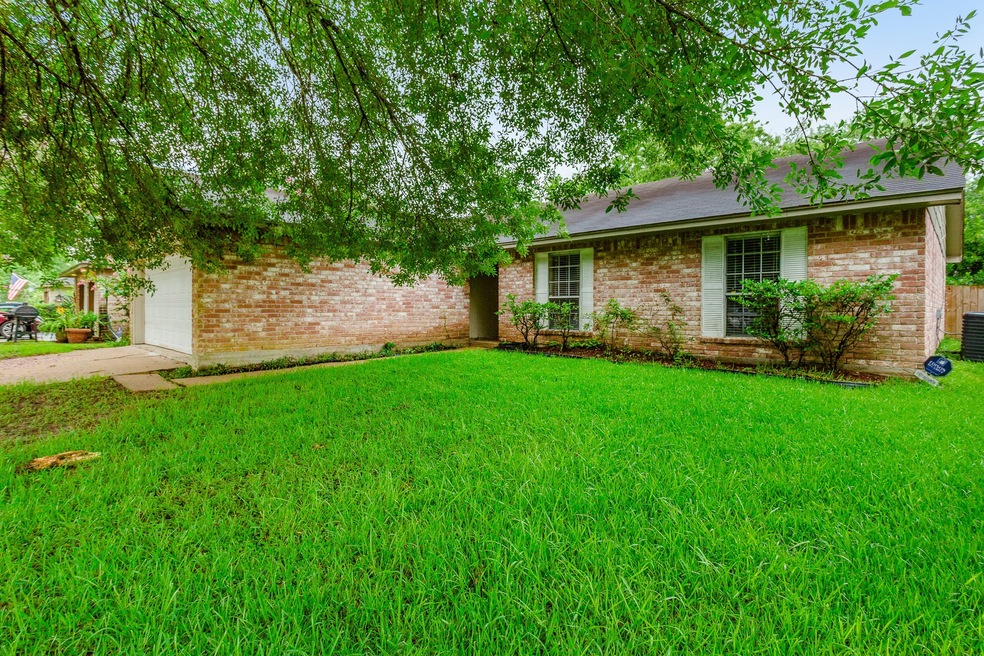 16118 Blackhawk Blvd, Friendswood, TX 77546 - photo 1