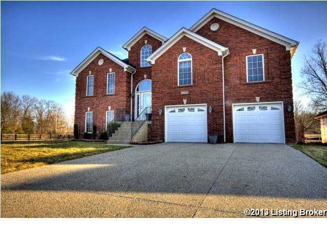 11716 Taylor Rae Dr, Louisville, KY 40229 - photo 1