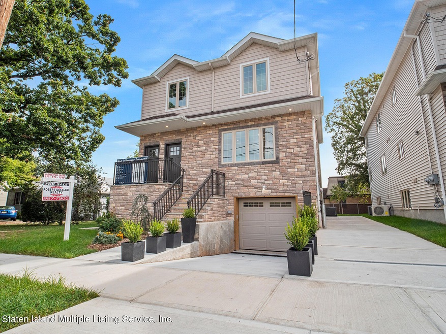 526 Drumgoole Rd E, Staten Island, NY 10312 - photo 1