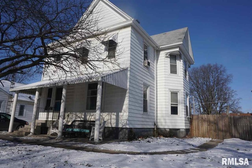 112 5th St, Lincoln, IL 62656 - photo 1