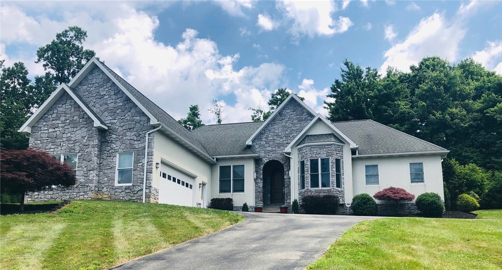 137 Eastwood Ct, Indiana, PA 15701 - photo 1