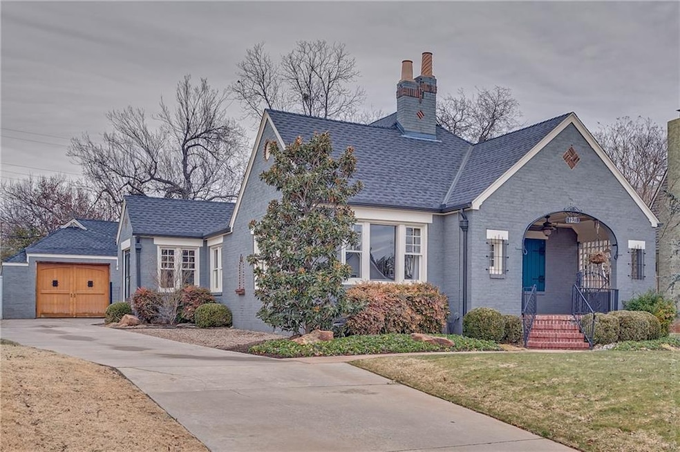 1211 Marlboro Ln, Nichols Hills, OK 73116 - photo 1