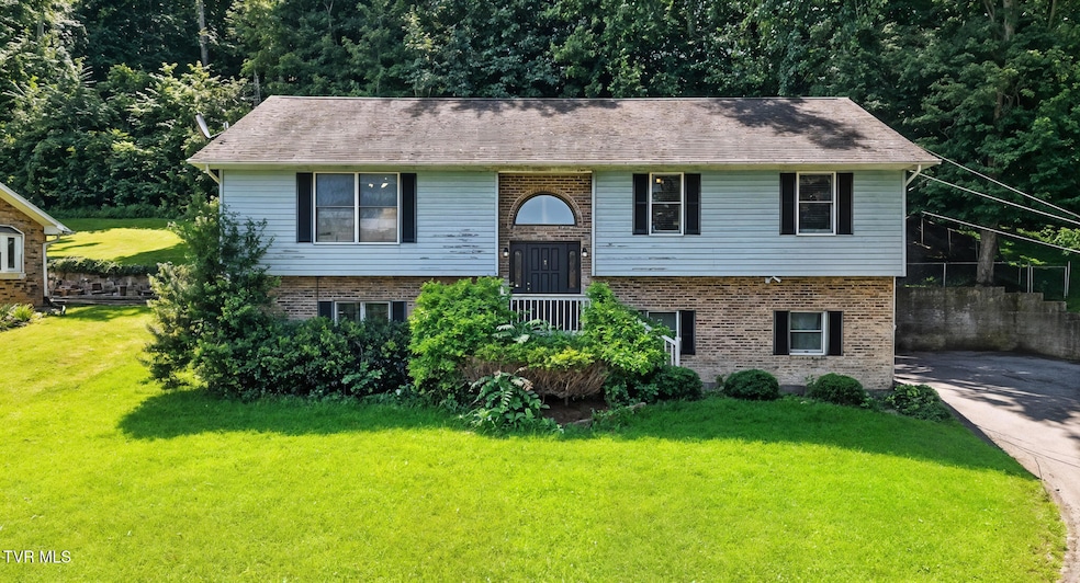 1201 Eastbrook Dr, Kingsport, TN 37663 - photo 1