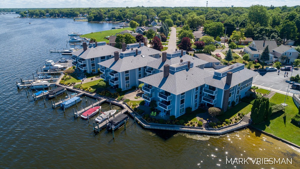 400 Lakeview Ct, Spring Lake-10