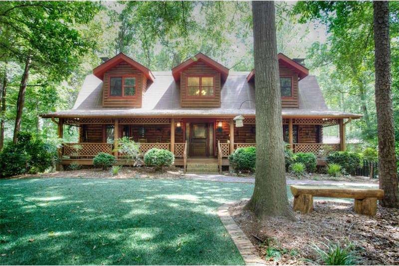 Beautifully unique log home with extra large front