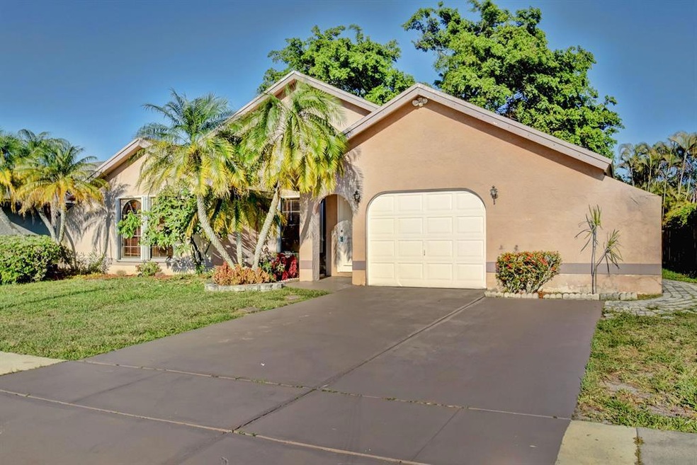 22668 Pickerel Cir, Boca Raton, FL 33428 - photo 1