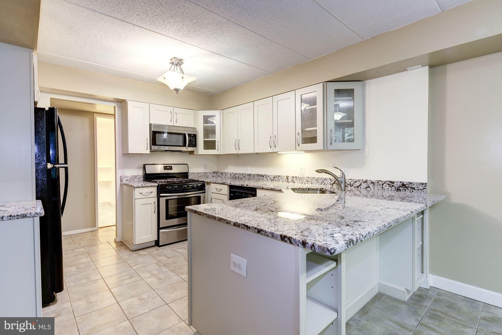 5701 Harpers Farm Rd unit D, Columbia, MD 21044 - photo 1