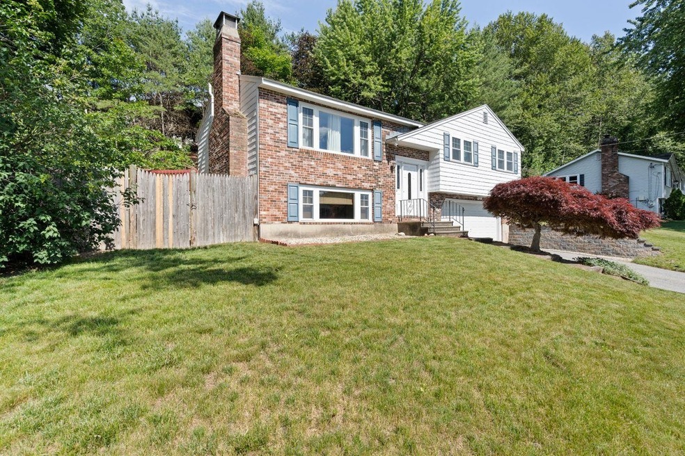 10 Percheron Cir, Nashua, NH 03062 - photo 1