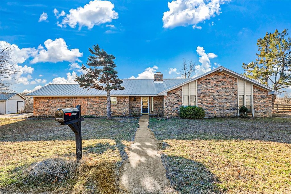 1274 Murls Lake Dr, Weatherford, TX 76085 - photo 1