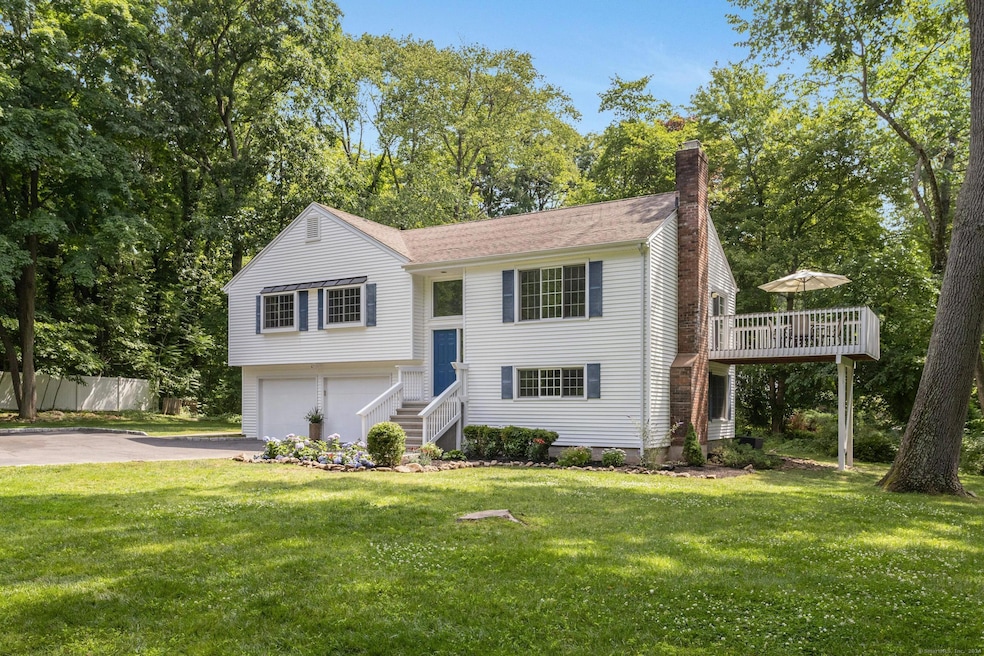 Welcome to 549 Hoyt Street in Darien, CT!