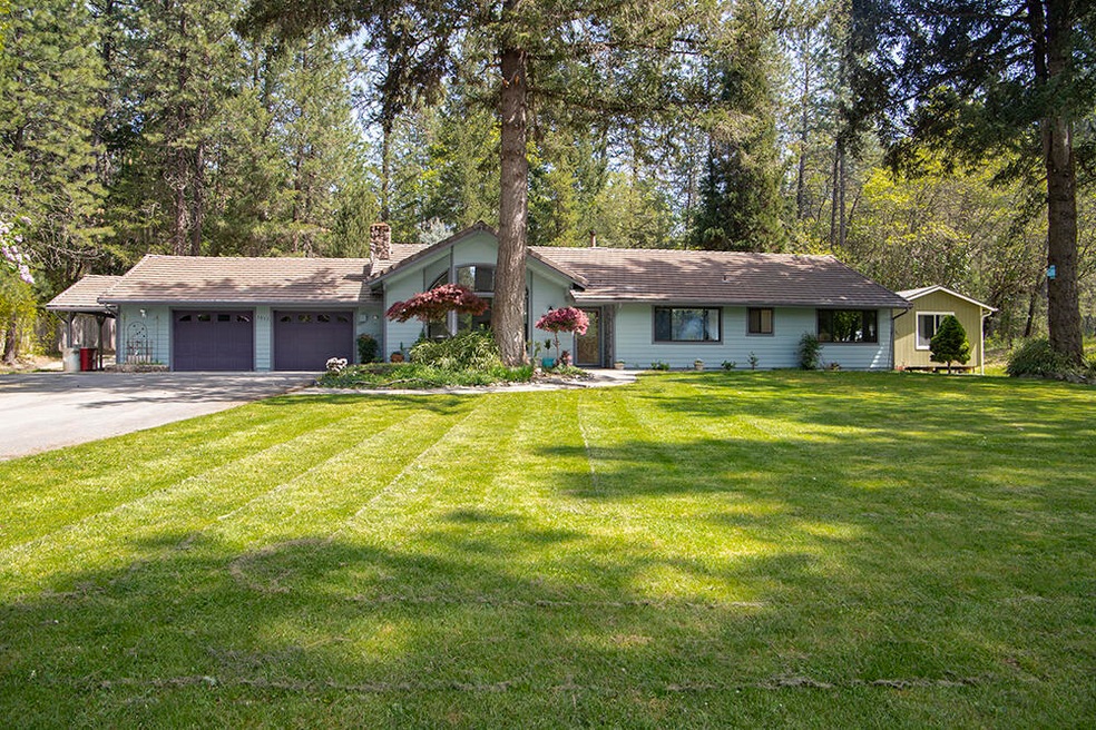 1 Front of Home w Lawn