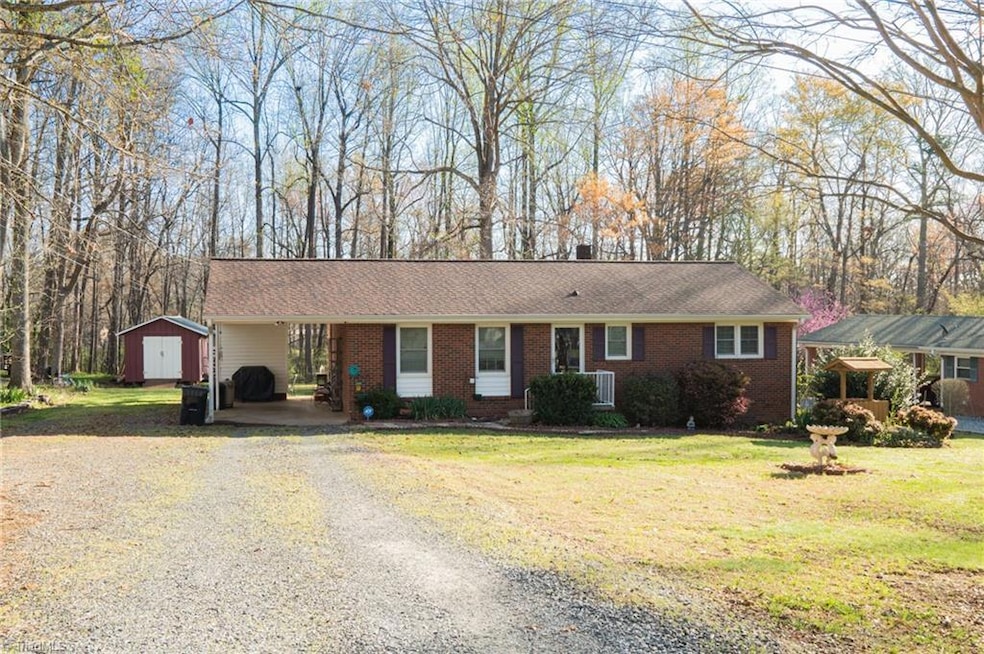 4954 Ridgeview Rd, High Point, NC 27263 - photo 1